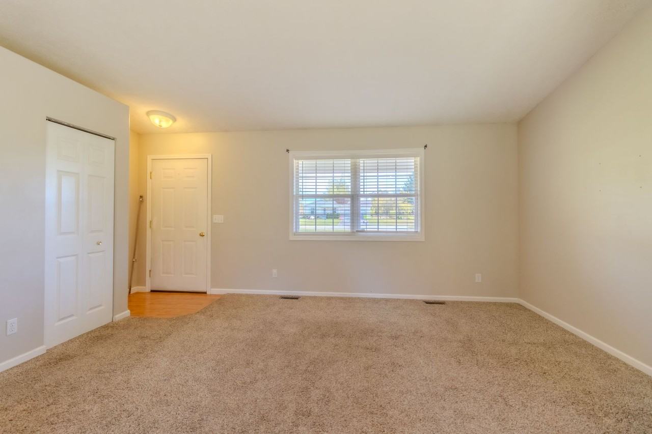 2134 Labrador Ln - Photo 4 of 25