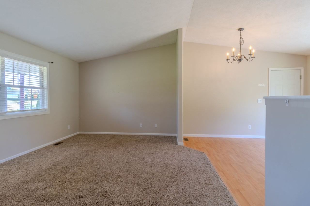 2134 Labrador Ln - Photo 6 of 25