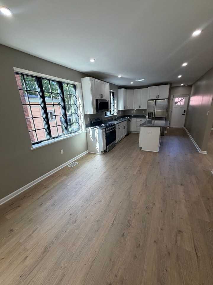 246 S Evaline St - Photo 5 of 20