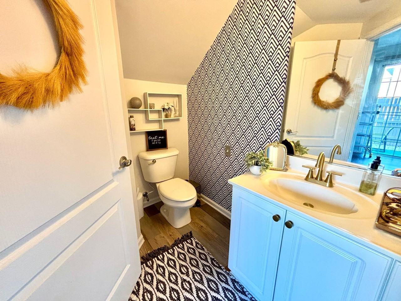 1008 Farrcroft Way - Photo 5 of 17