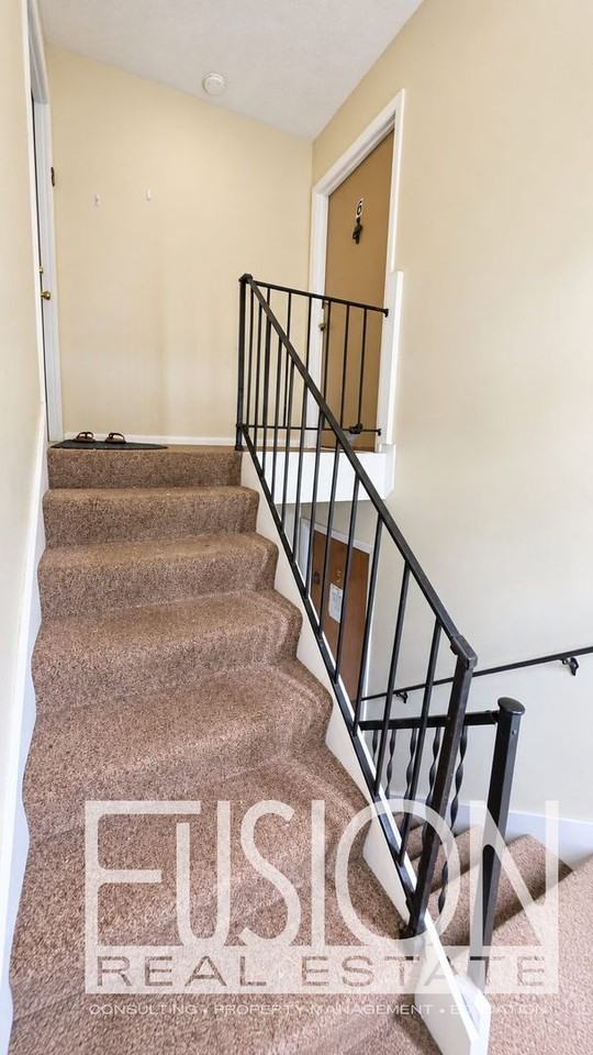 78 Sandhill Rd - Photo 2 of 38