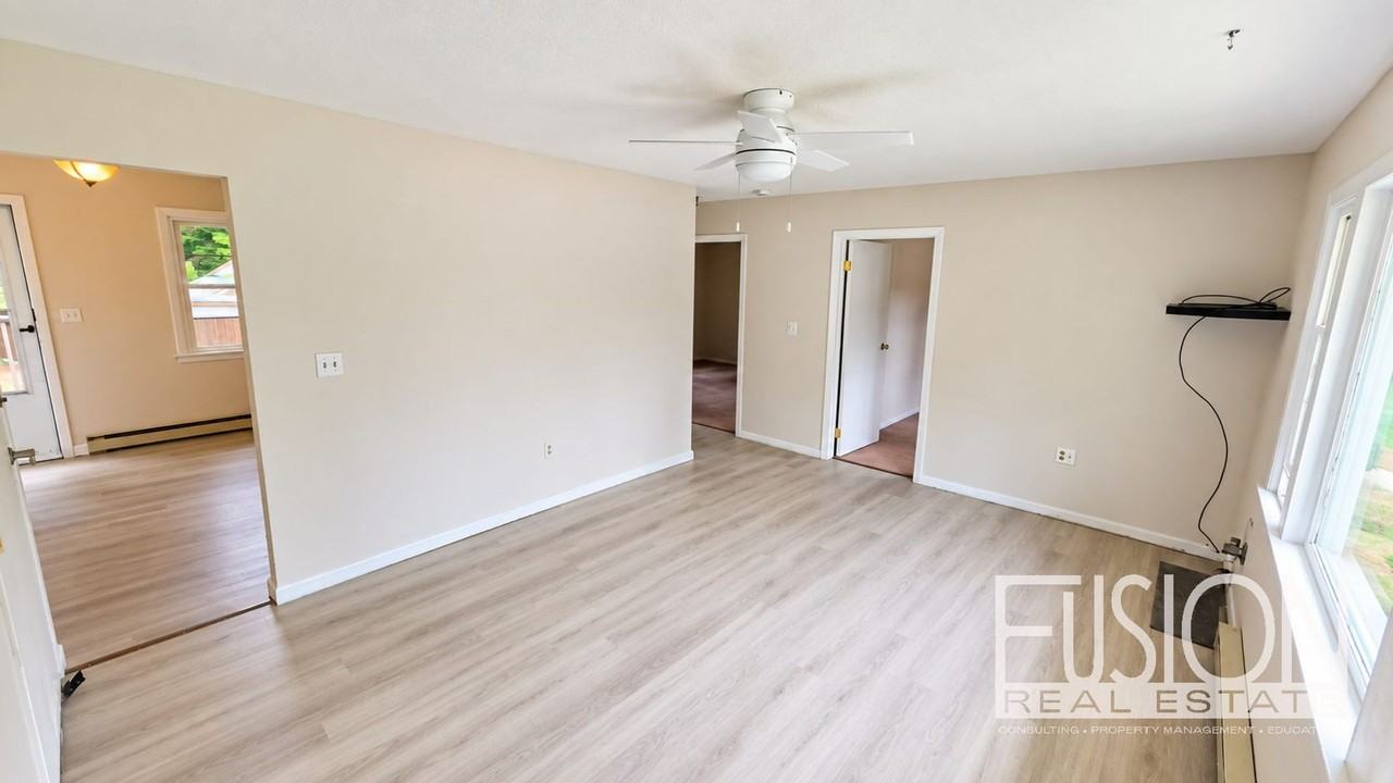 78 Sandhill Rd - Photo 3 of 38