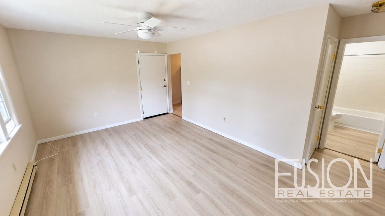 78 Sandhill Rd - Photo 4 of 38