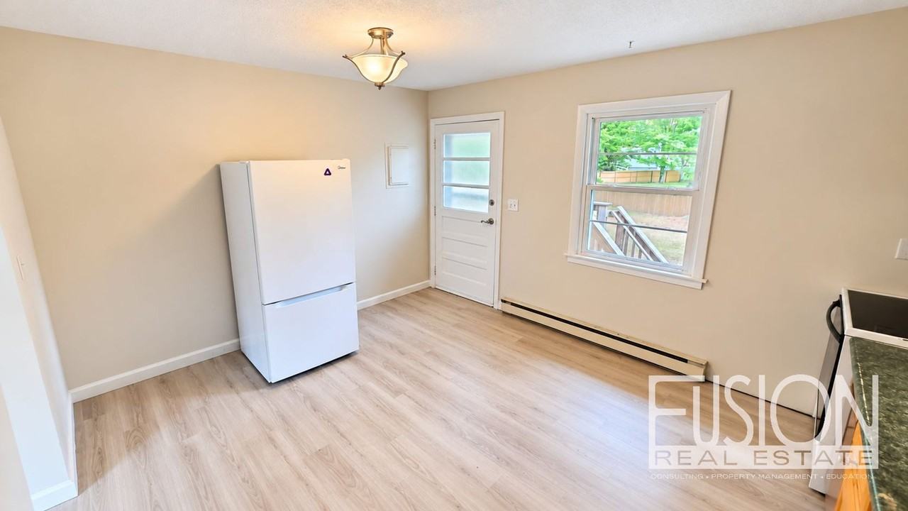 78 Sandhill Rd - Photo 7 of 38