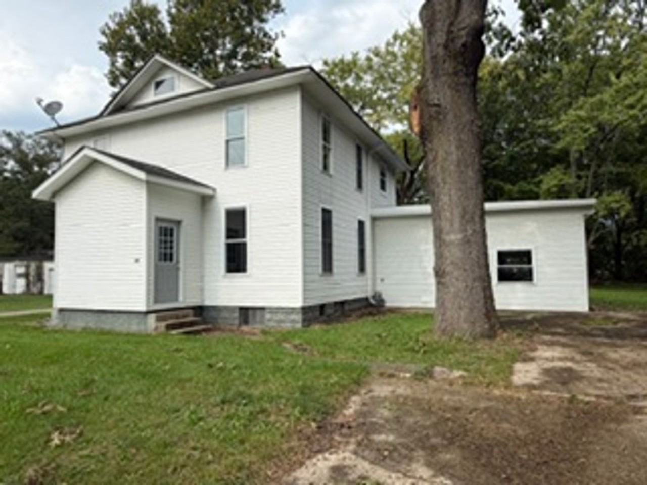 208 N River Rd