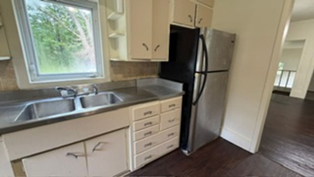 208 N River Rd - Photo 4 of 18