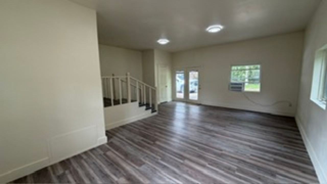 208 N River Rd - Photo 7 of 18