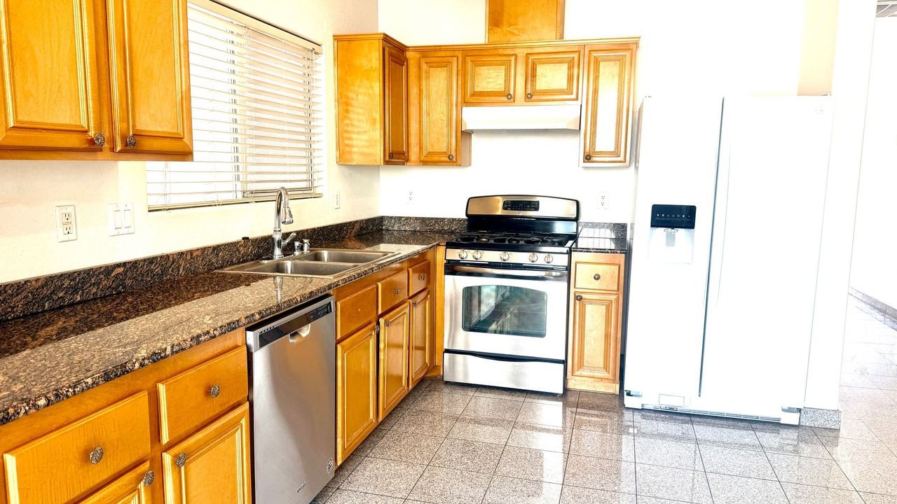144 Temple Wood Ct - Photo 2 of 29