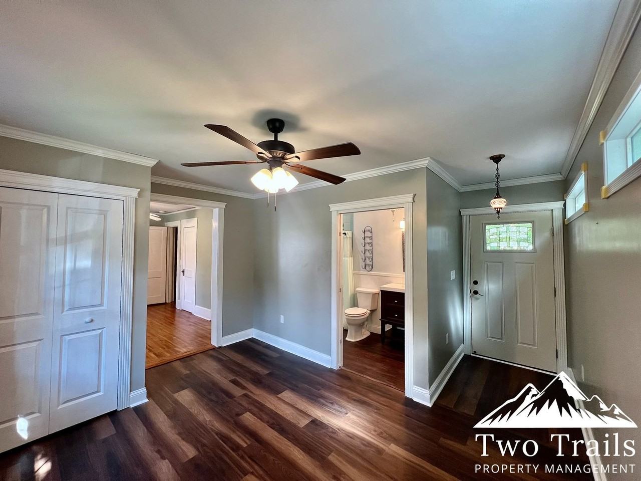 1614 Ridgewood Blvd - Photo 3 of 12