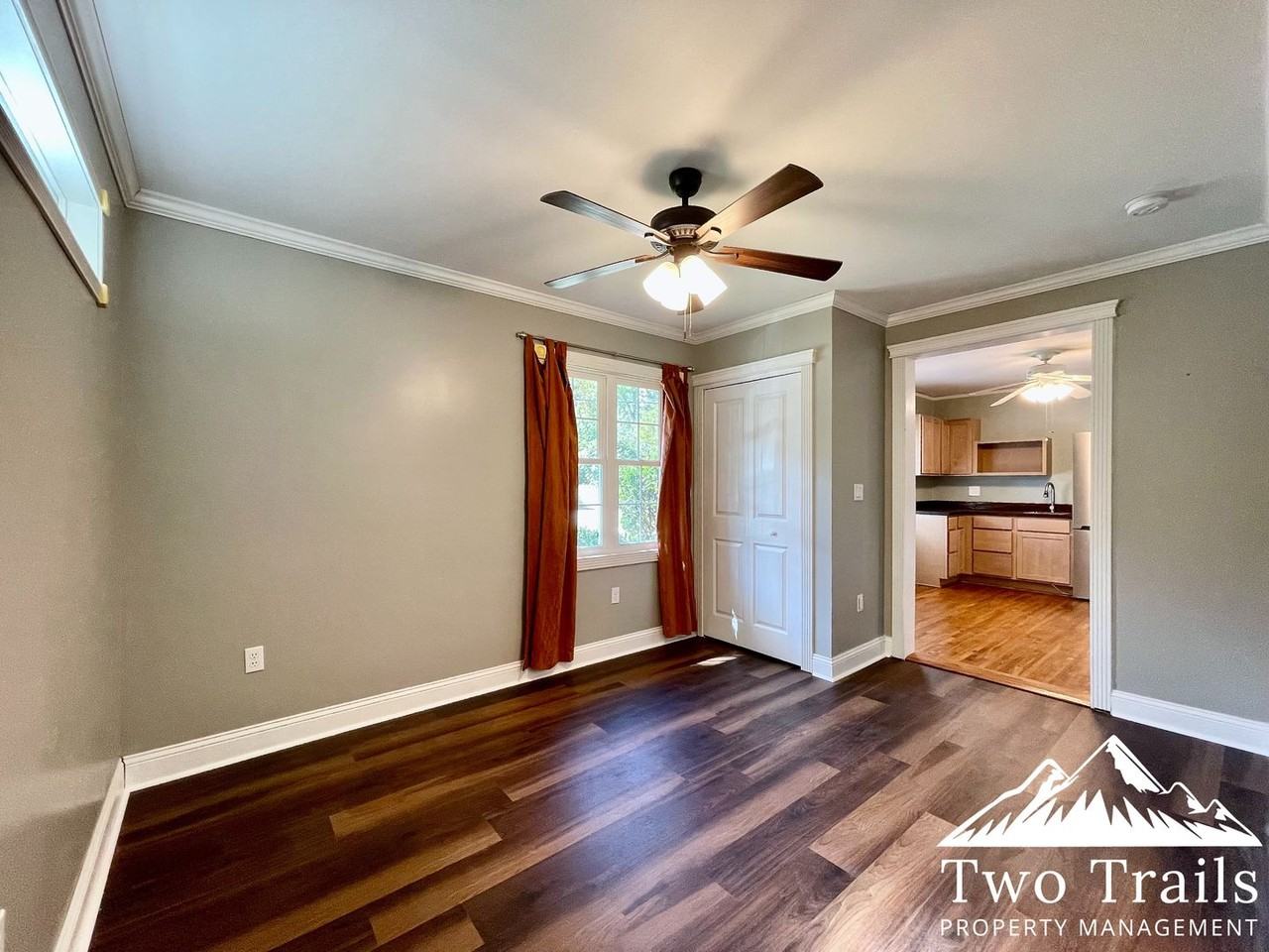 1614 Ridgewood Blvd - Photo 4 of 12