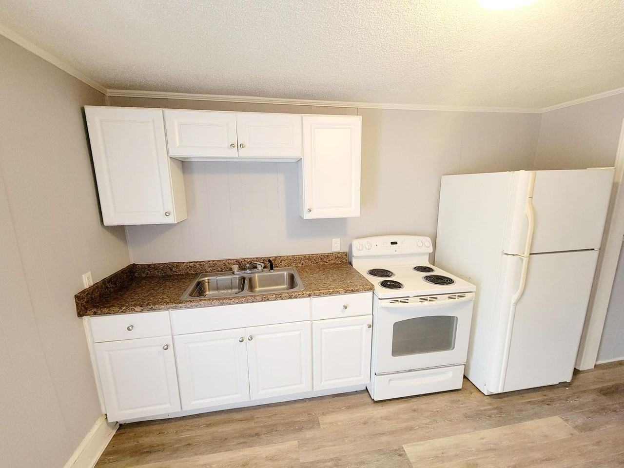 821 Grace Ave - Photo 6 of 23