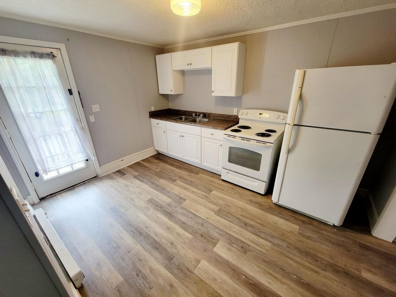821 Grace Ave - Photo 7 of 23