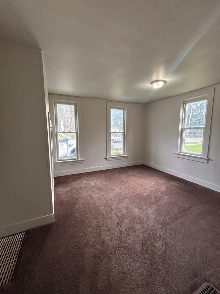 2420 Miner St - Photo 3 of 7