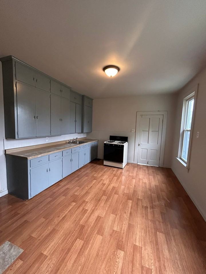 2420 Miner St - Photo 4 of 7