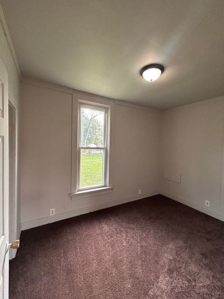 2420 Miner St - Photo 5 of 7