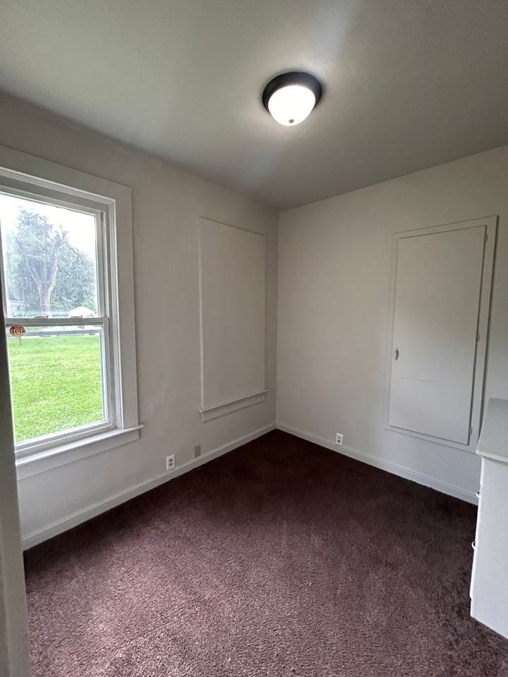 2420 Miner St - Photo 6 of 7