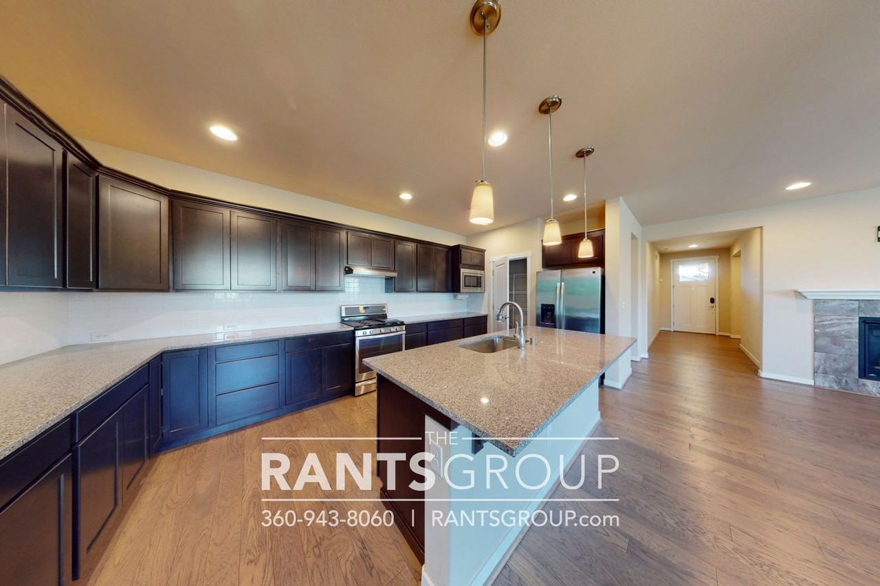 9102 Silverspot Dr Se - Photo 6 of 37
