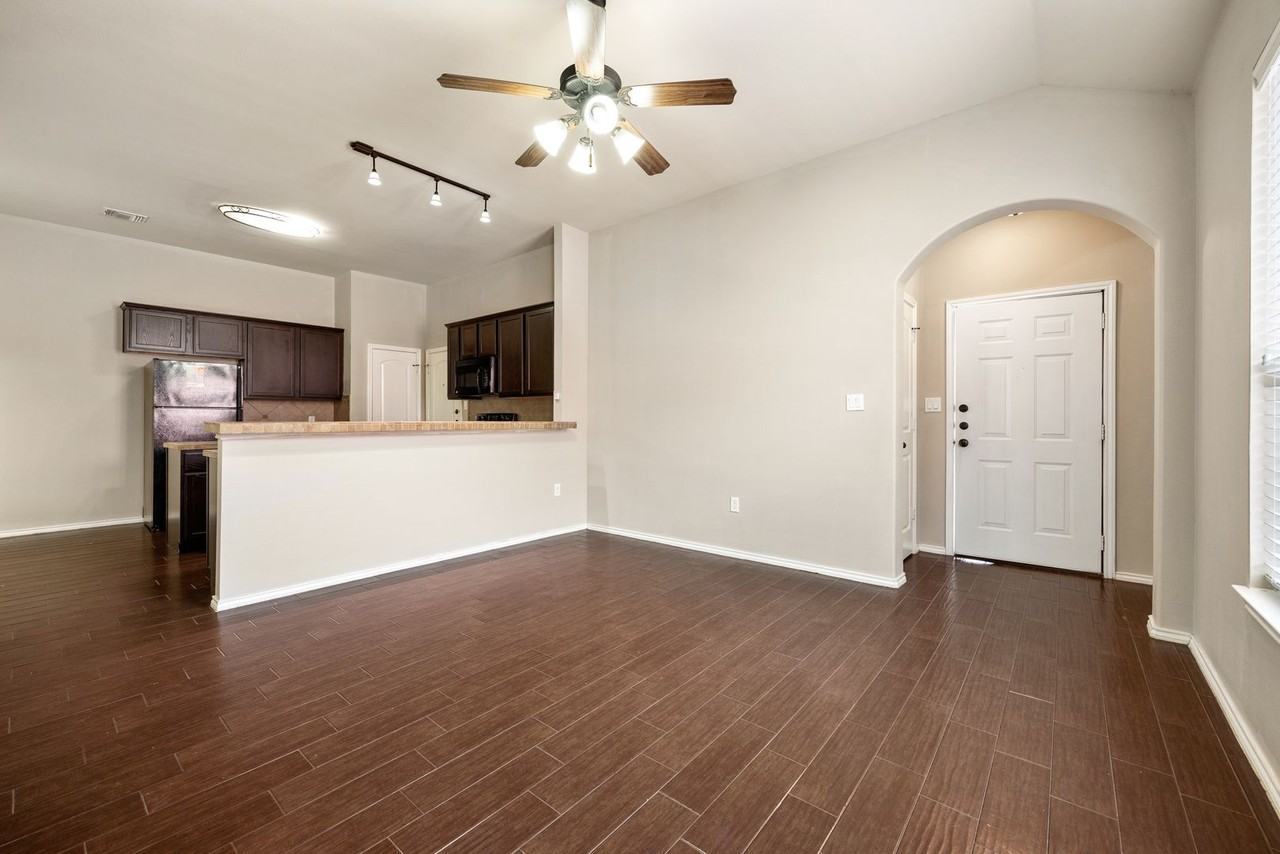 949 Brown Rock Dr - Photo 3 of 15