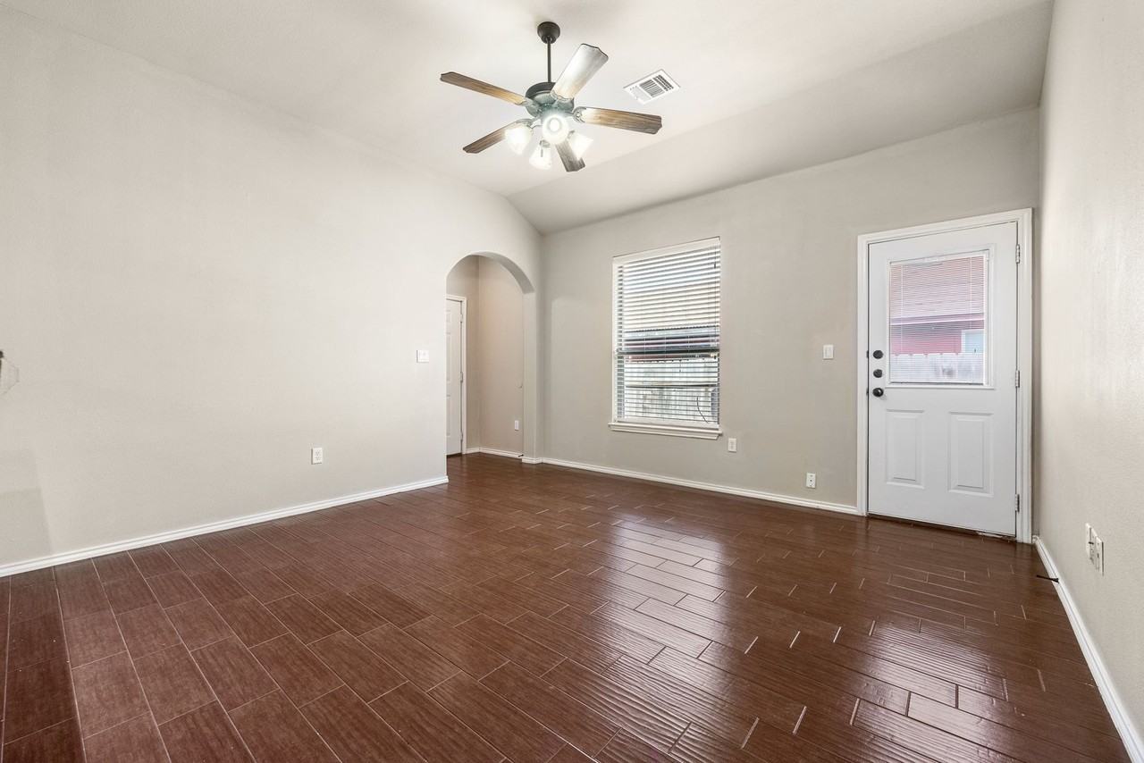 949 Brown Rock Dr - Photo 4 of 15