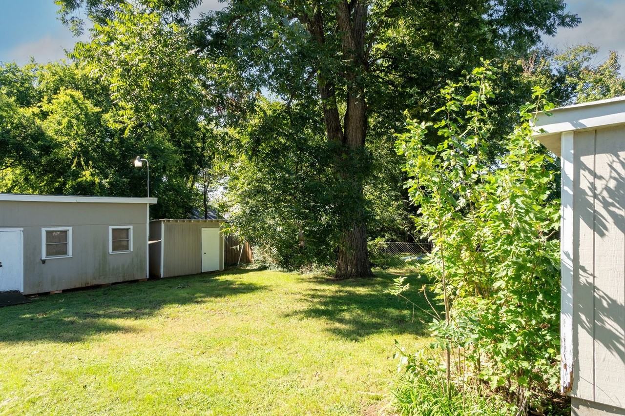105 Edna St - Photo 5 of 28