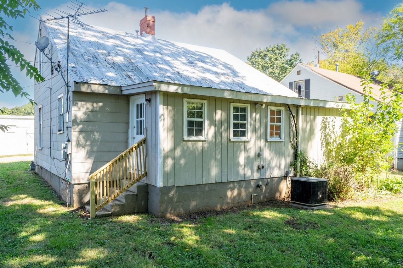 105 Edna St - Photo 7 of 28