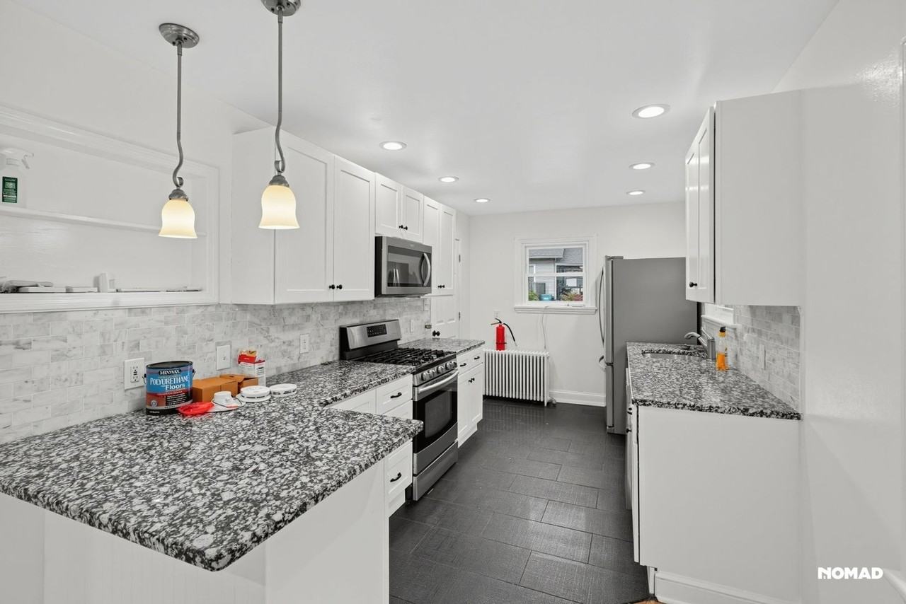 1052 Cortland St - Photo 5 of 29