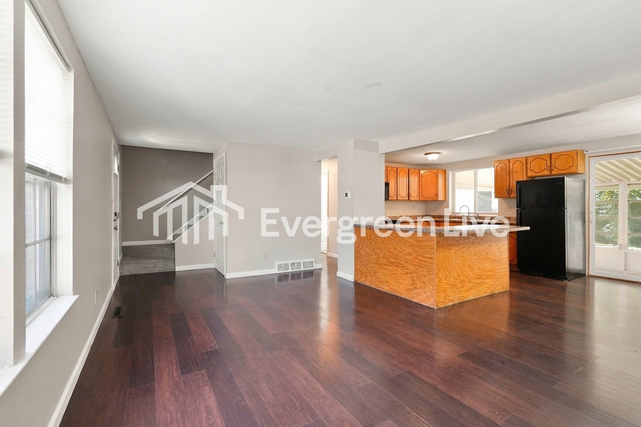 1551 Felix Dr - Photo 2 of 15