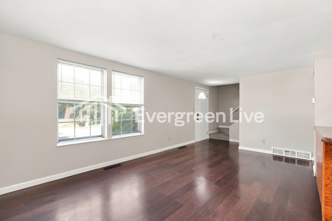 1551 Felix Dr - Photo 3 of 15