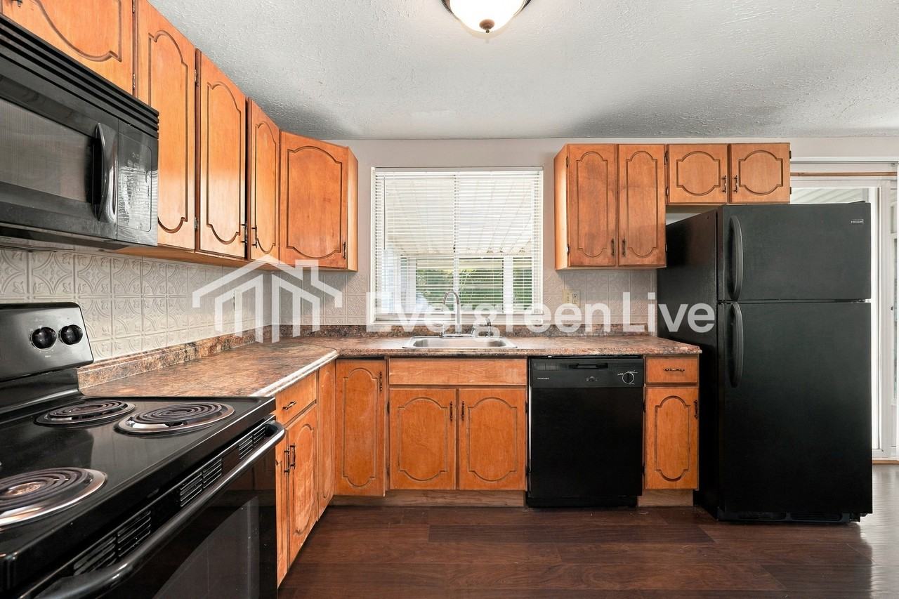 1551 Felix Dr - Photo 5 of 15
