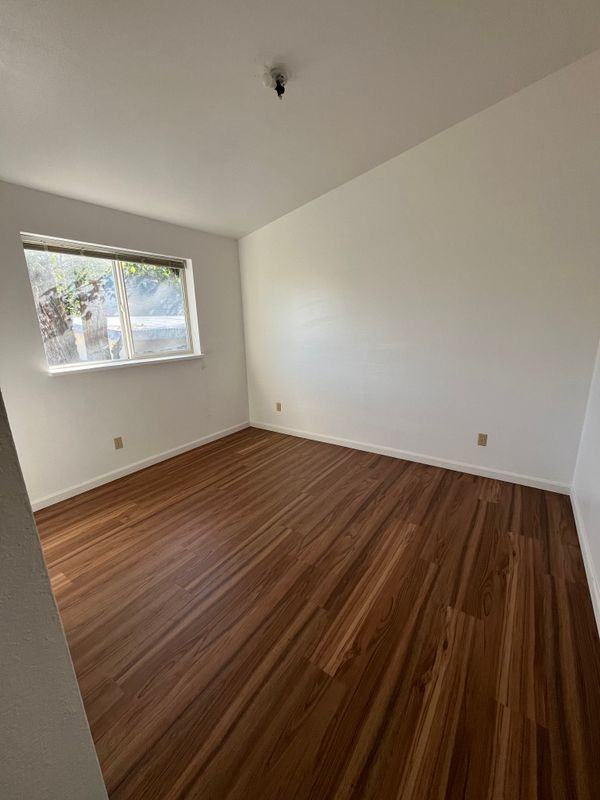 388 Prescott St - Photo 5 of 7