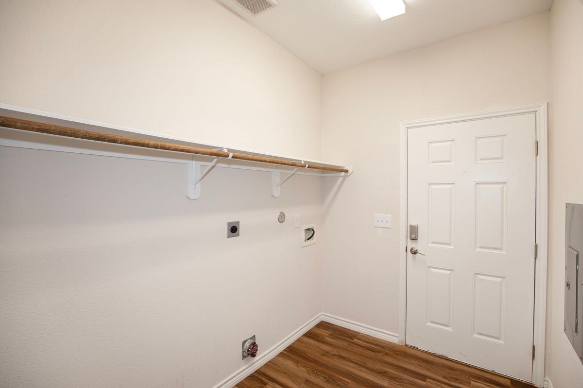 1125 Lake Rd - Photo 5 of 7