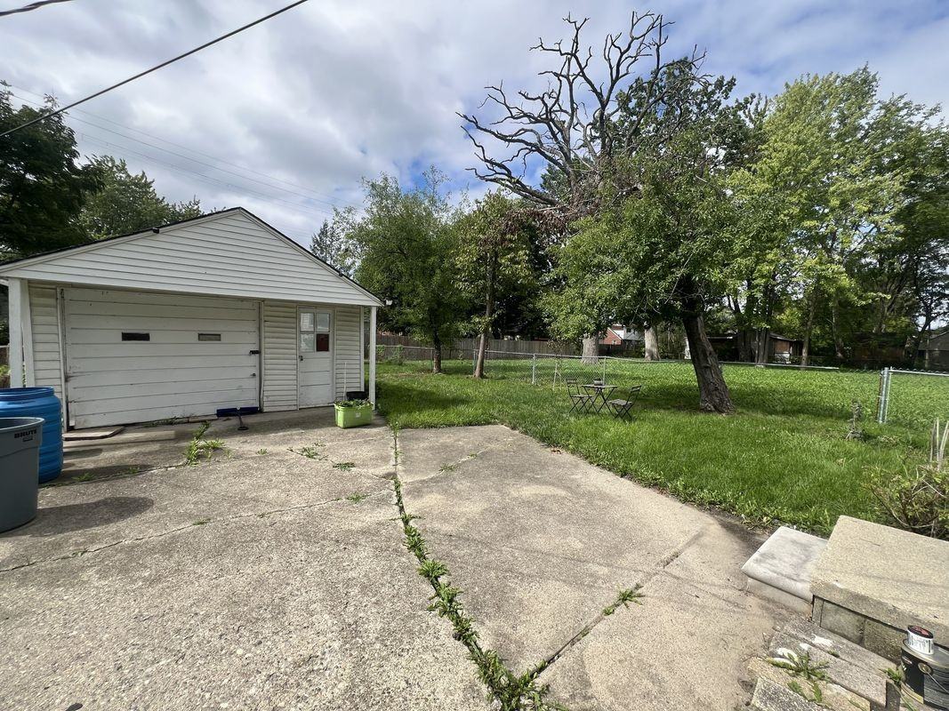 5759 Radnor St - Photo 3 of 13