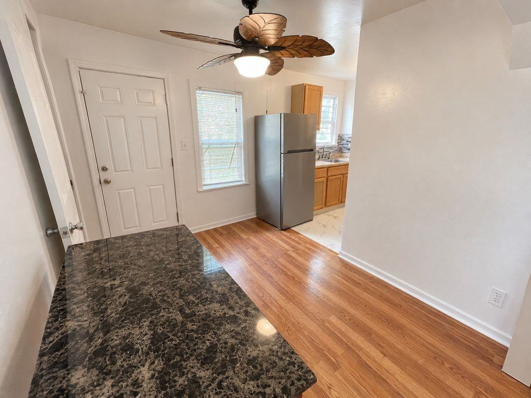 5759 Radnor St - Photo 6 of 13