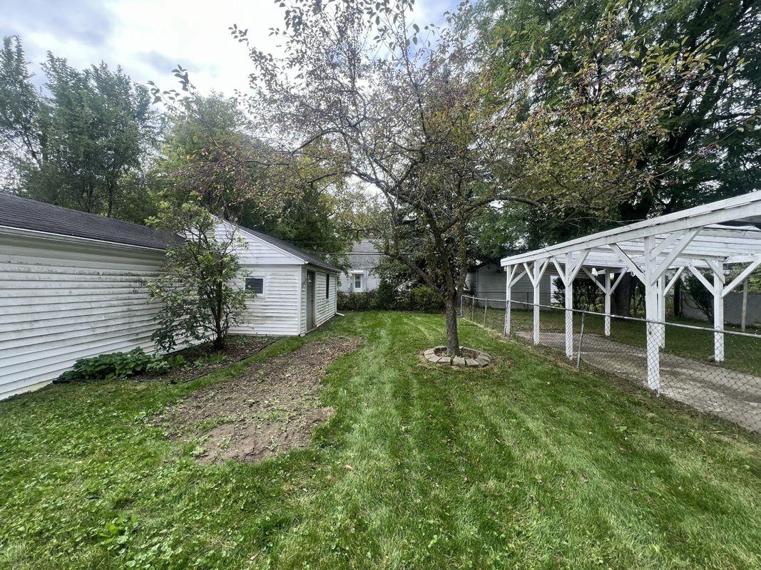 5075 Radnor St - Photo 4 of 20