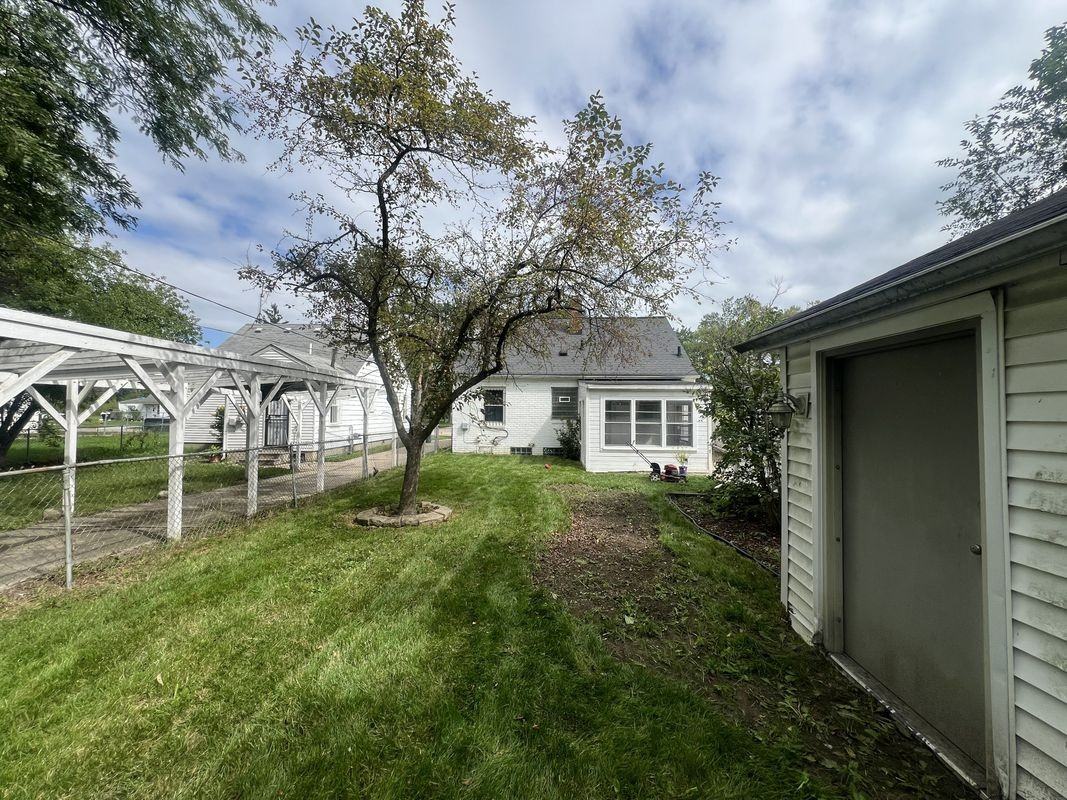 5075 Radnor St - Photo 6 of 20