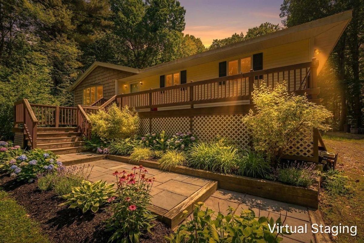 48 Mary Ann Ave - Photo 2 of 32