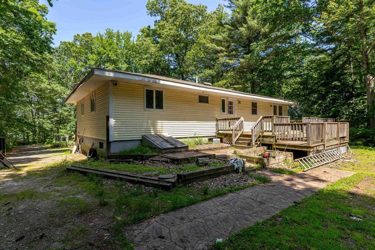 48 Mary Ann Ave - Photo 3 of 32