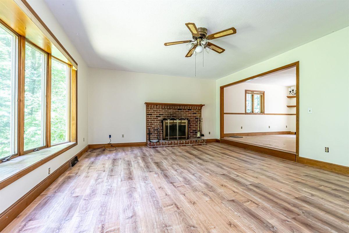 48 Mary Ann Ave - Photo 6 of 32