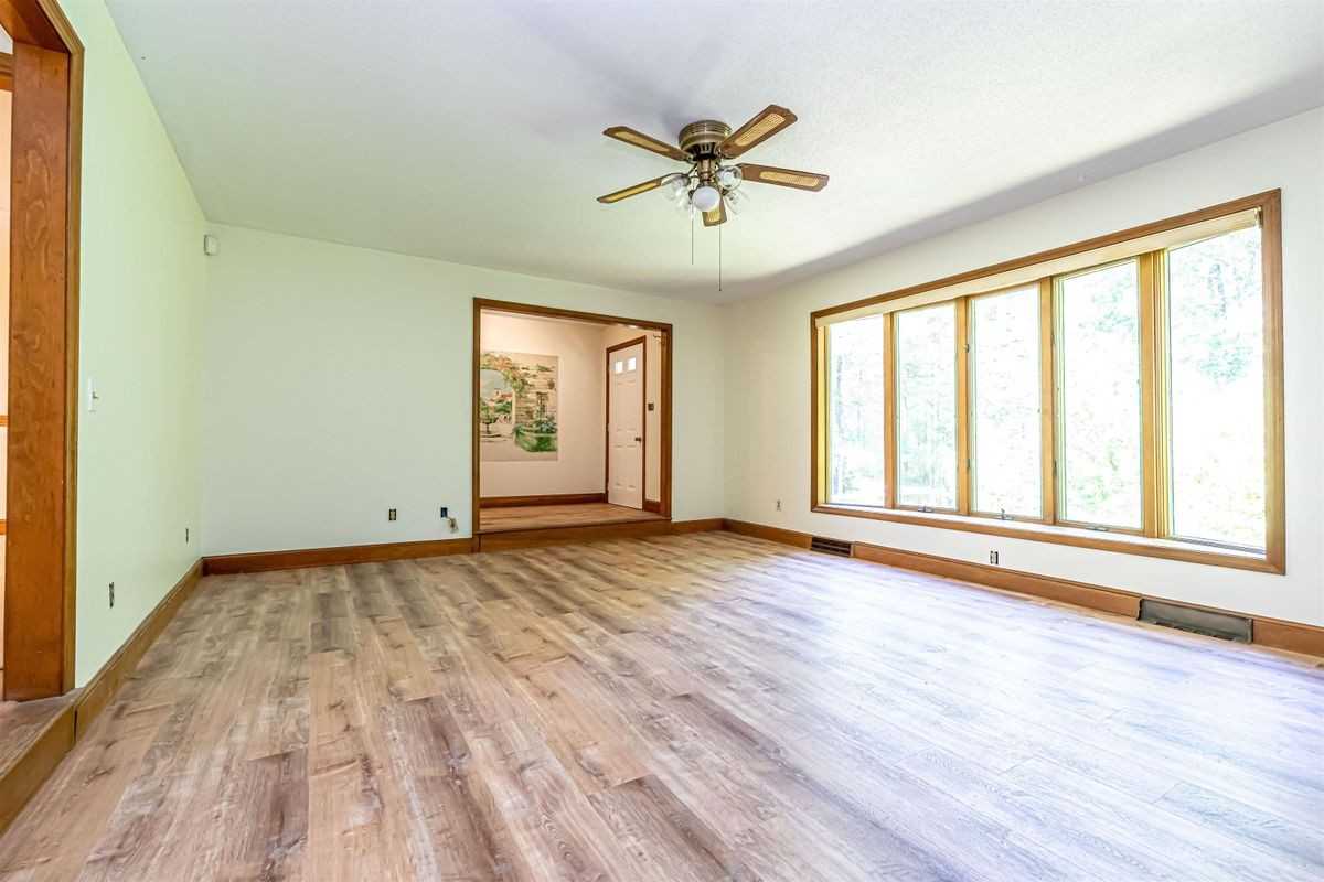 48 Mary Ann Ave - Photo 7 of 32