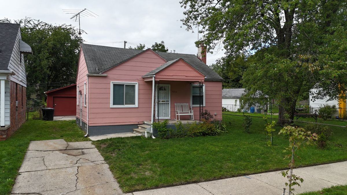 5745 Radnor St - Photo 2 of 17