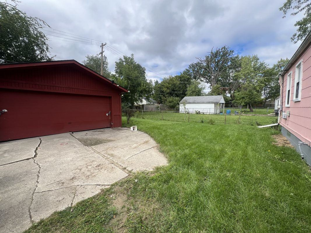5745 Radnor St - Photo 4 of 17