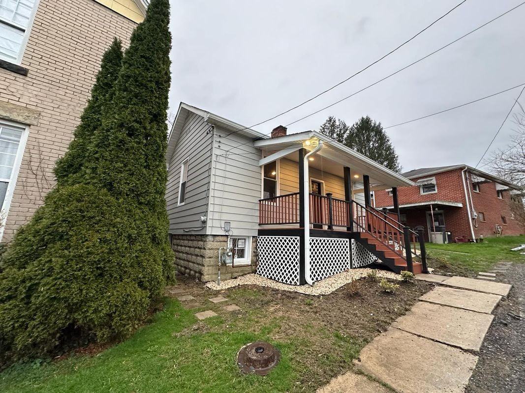 311 Leona Ct - Photo 2 of 8