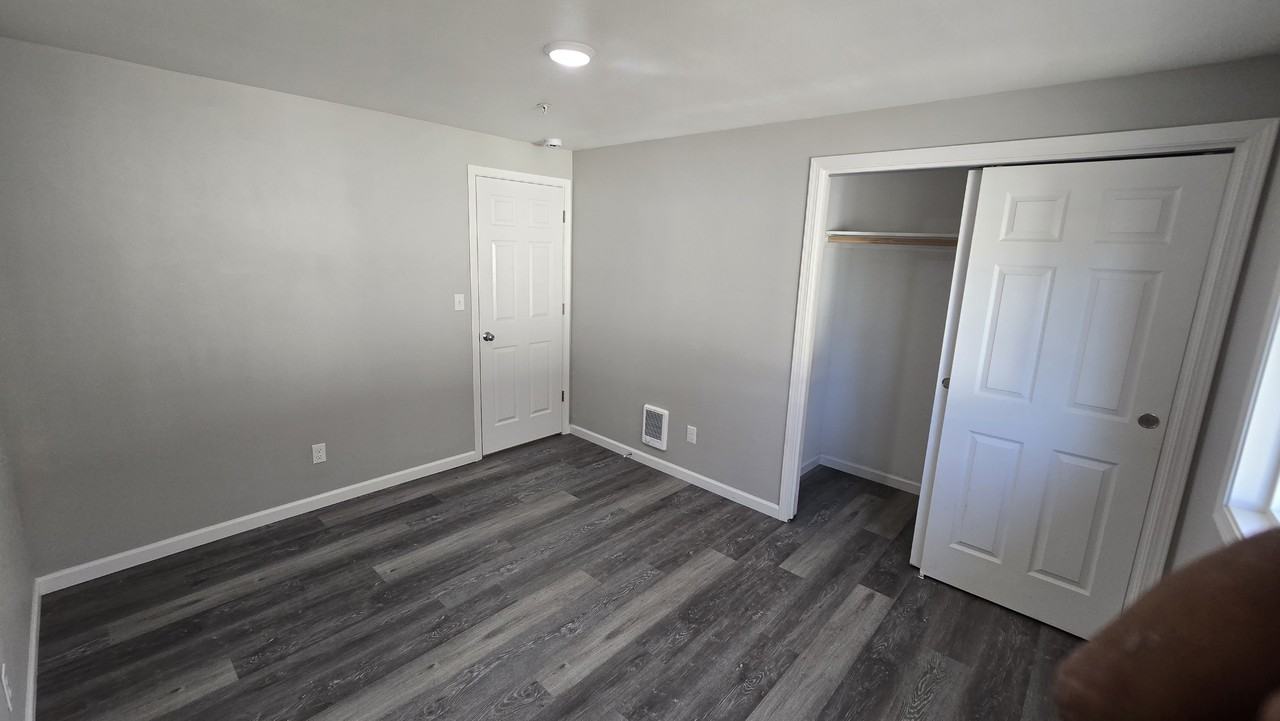2426 White Ave #B - Photo 4 of 17