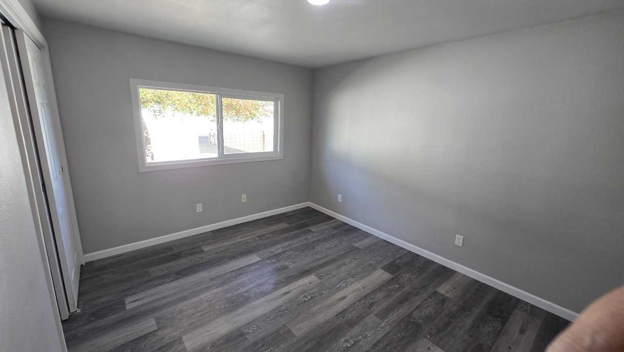 2426 White Ave #B - Photo 5 of 17