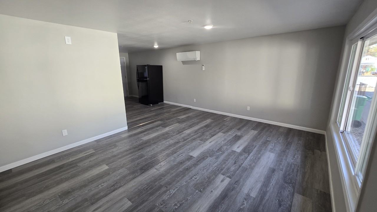 2426 White Ave #B - Photo 6 of 17