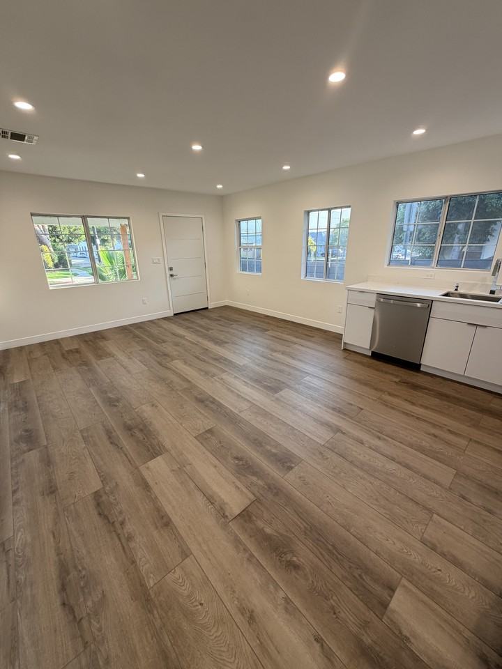 725 W California Ave - Photo 6 of 12