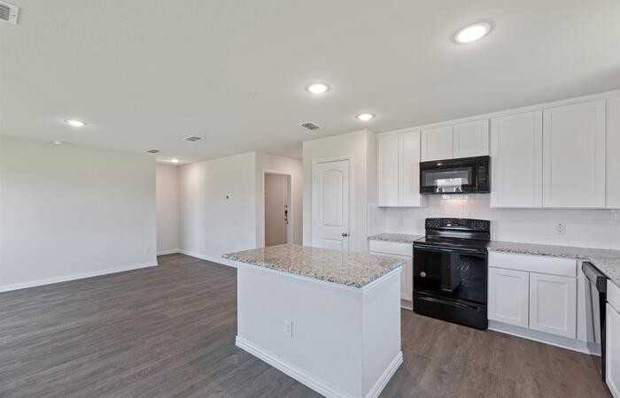 2716 Lenway St - Photo 3 of 20
