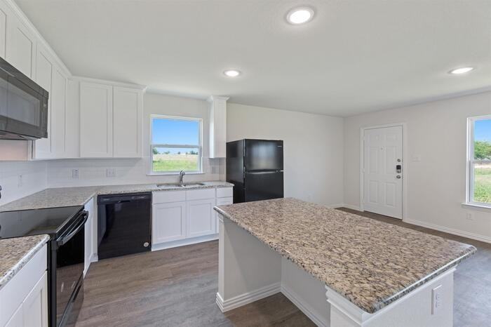 2716 Lenway St - Photo 4 of 20