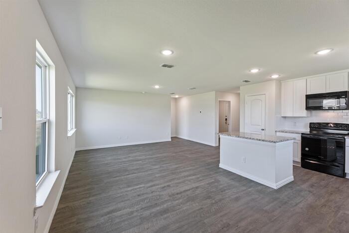 2716 Lenway St - Photo 6 of 20