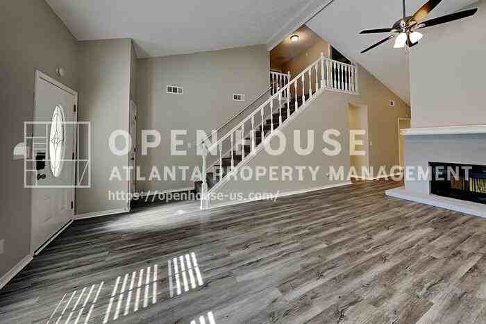 5025 Bent Creek Ct - Photo 5 of 22